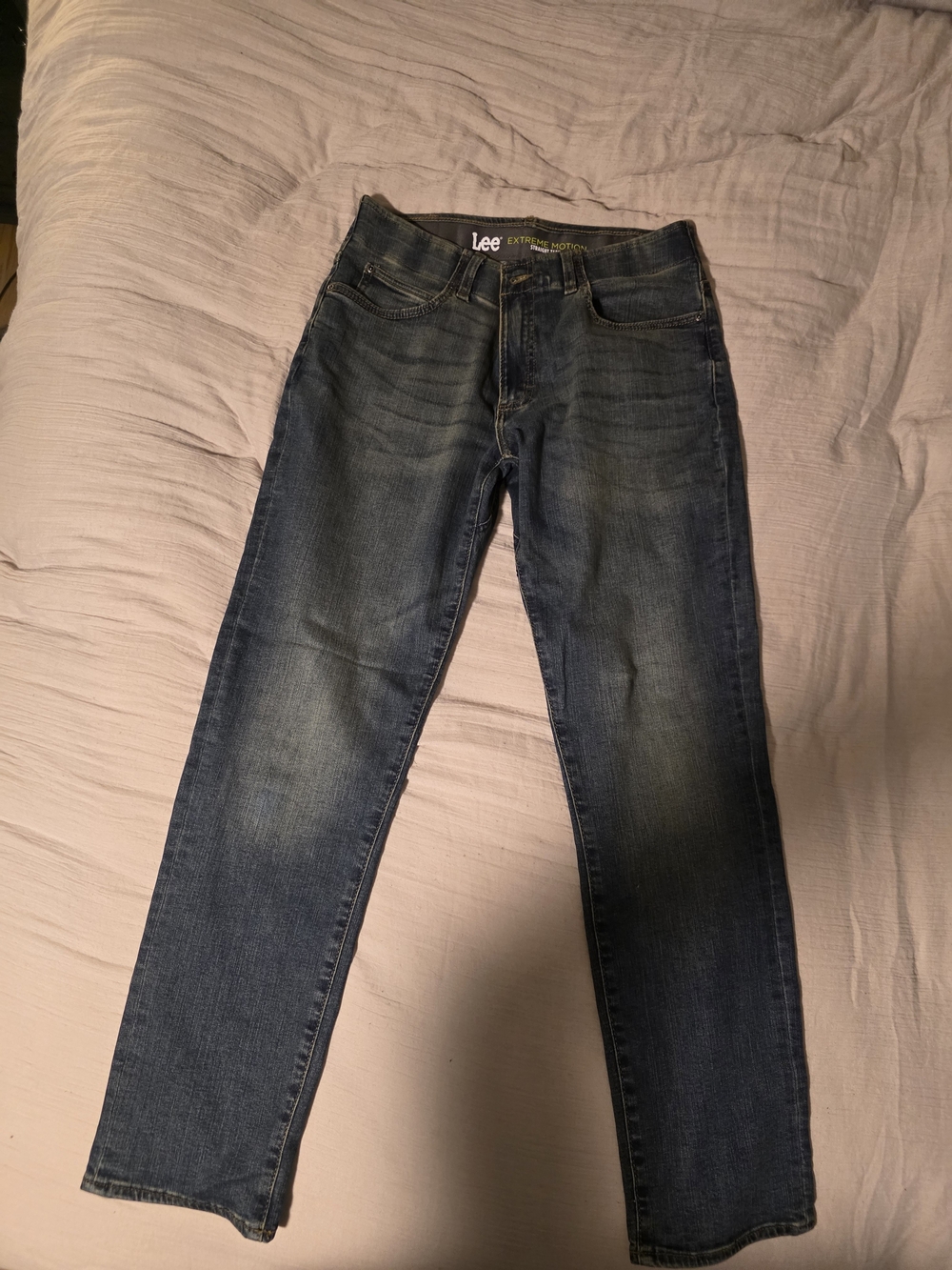 Lee Men's Slim Straight Jeans in Faded Blue Wash